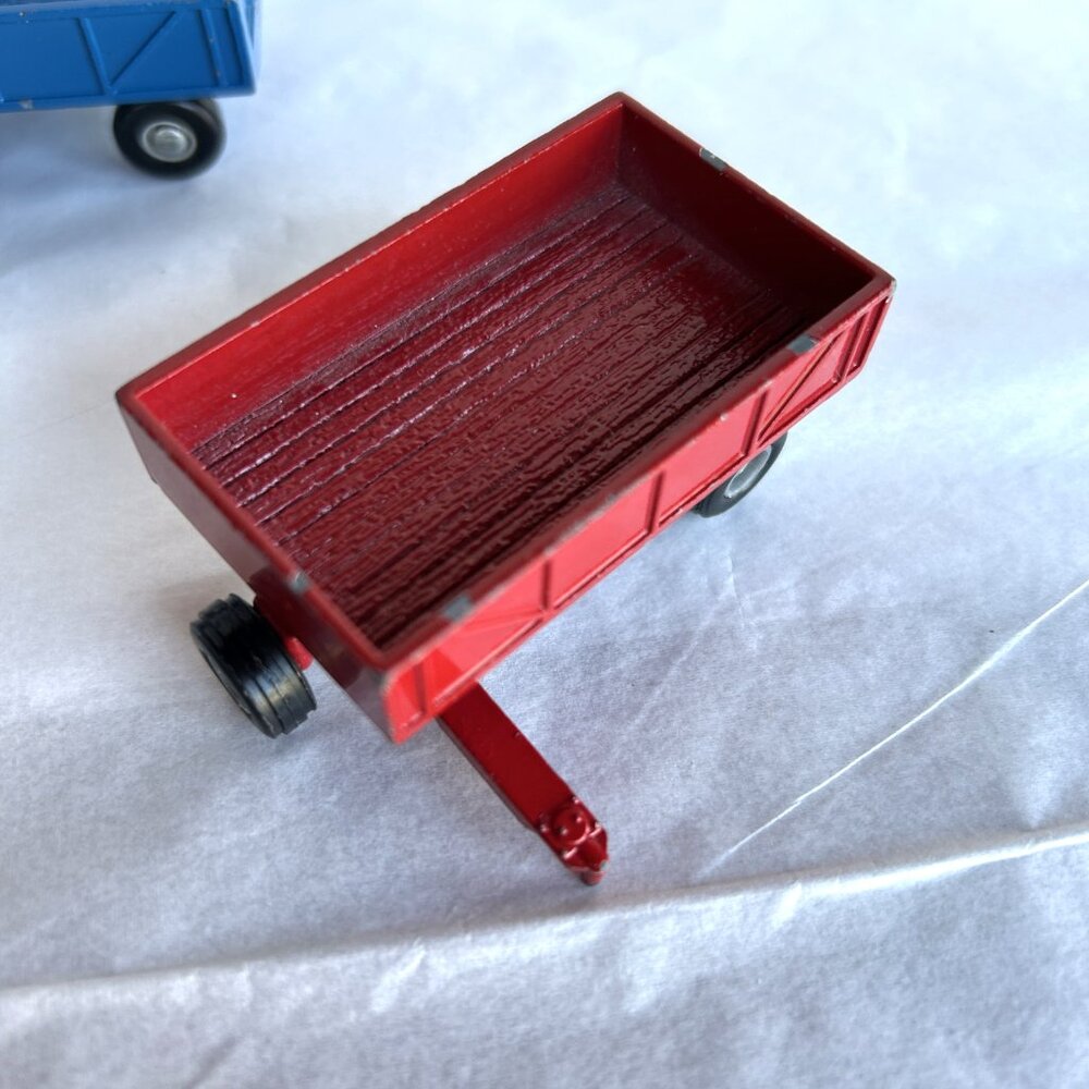 Ertl Farm Machinery Play Set with Extra Tractor and Barge Wagon - Picture 13 of 16